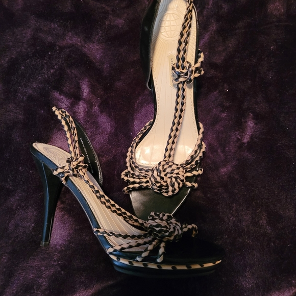 Women's Shoes - Picture 1 of 16